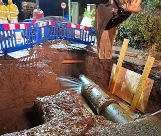 Uisce Eireann works to repair a large burst pipe in the ground